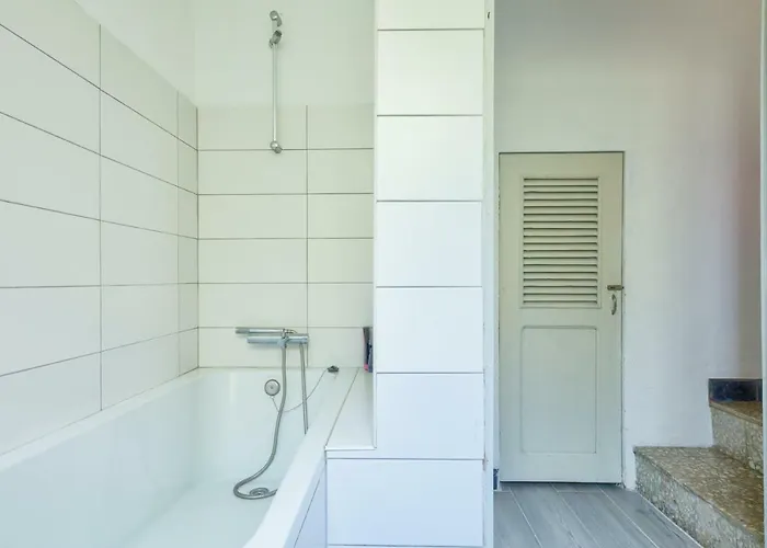 The House 度假居 *